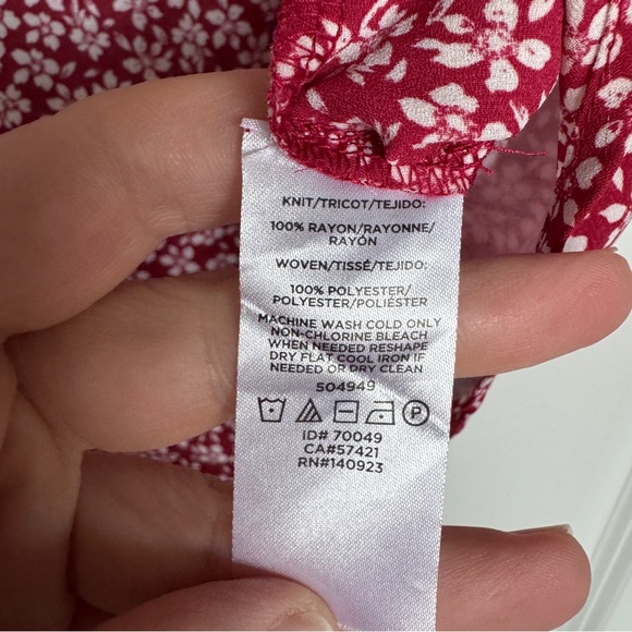 LOFT Floral Mixed Media Henley Shell, Raspberry Pop Red, Size Large - EUC - Picture 9 of 9